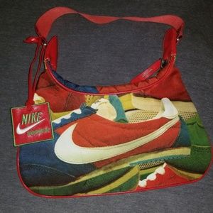 Cute nike bag never worn. Bright colors for summer